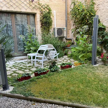Guest house Sur Jardin Secret - Centre - Climatisee *